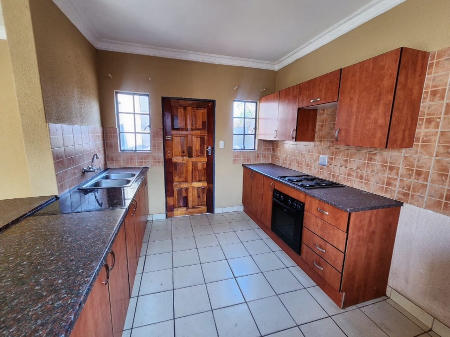 To Let 3 Bedroom Property for Rent in Geelhoutpark North West